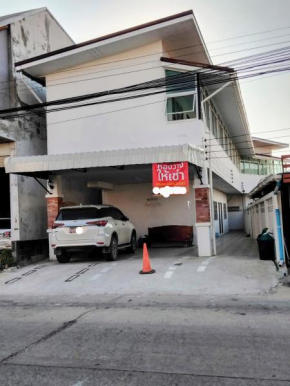 room 9 still available for MotoGP